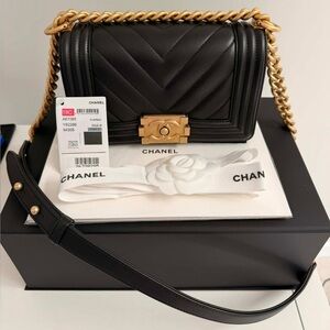 EUC CHANEL Calfskin Chevron Quilted Small Boy Bag in Black